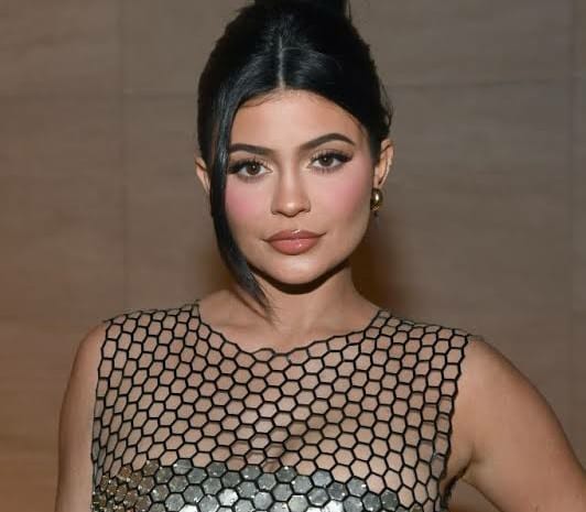 Kylie Jenner Reacts To Trolls Mocking Her Toes  