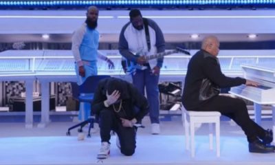 Twitter Reacts To Eminem Kneeling During Super Bowl Halftime Performance