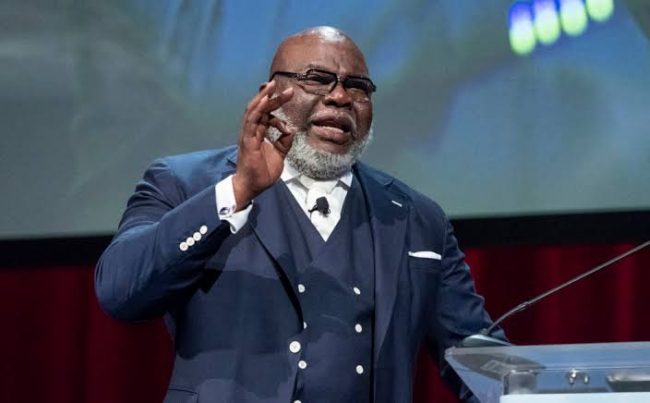 Social Users Debate Over How Bishop T.D Jakes Condemned A Church Visitor